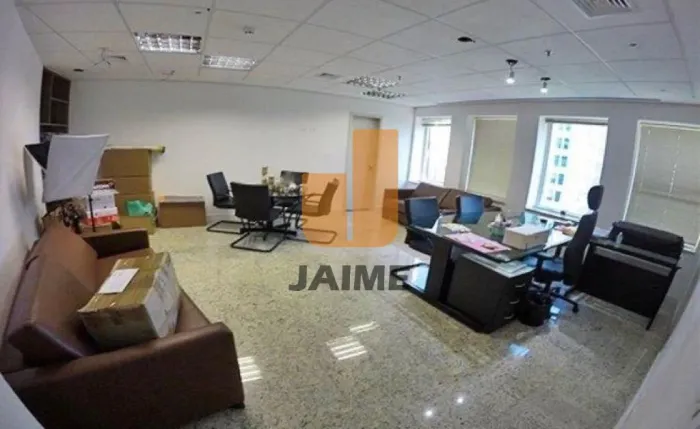 Imóvel comercial 4 dorms 5 vagas na Avenida Sílvio Sciumbata, Interlagos 2 suítes