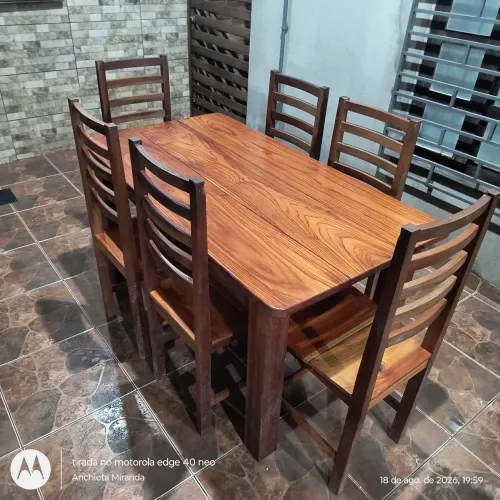 Mesa com 6 cadeiras