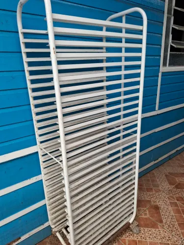 Armário esqueleto, padaria.