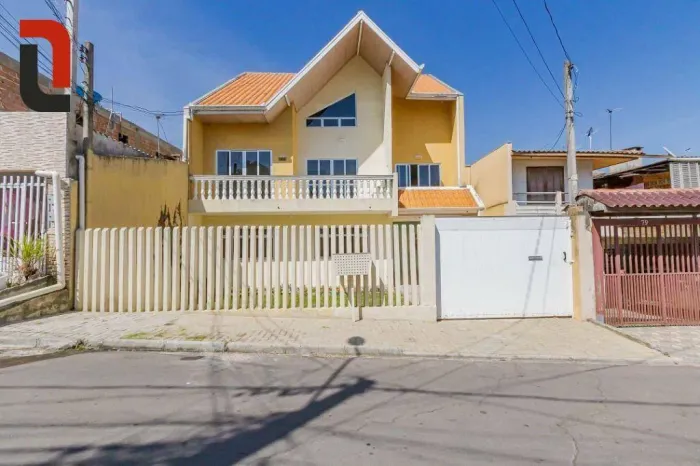 Sobrado com 3 quartos à venda, 250 m² por R$ 700.000 - Capão Raso - Curitiba/PR