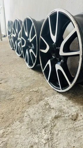 Rodas aro 20, 5 furos, Mercedes.