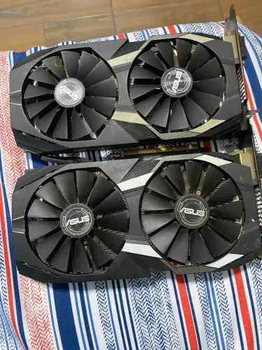 Duas RX 580 (Não sei se está funcionando)