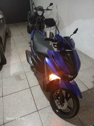 Moto Neo automática 125 - Estado de Zero - apenas 4 mil rodado