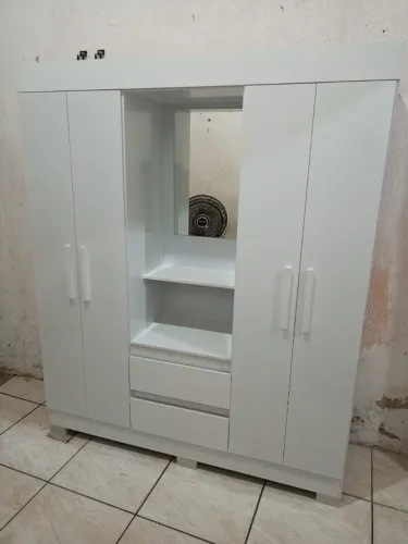 Guarda-Roupa Capelinha Isabely 1,491m Branco: Elegância e Organização em Condição Especial