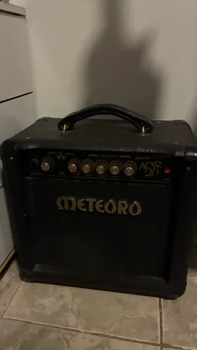 Amplificador Meteoro Guitarra Atomic Drive com defeito