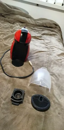 Vendo Cafeteira DOLCE GUSTO Piccolo PRA PEÇAS OU QUEM QUEIRA CONSERTAR.