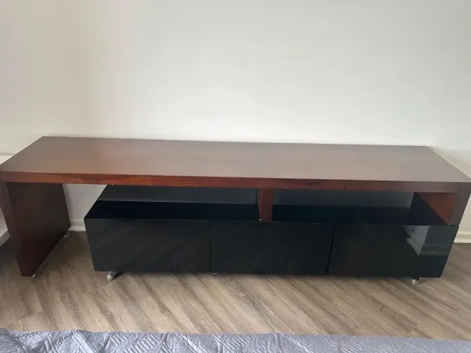 Rack para TV moderno e funcional