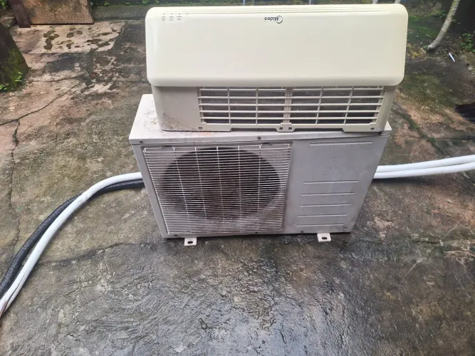 Central de ar Split Midea 9000 Btus / Completo (tubos de cobre)