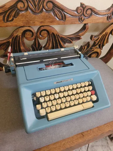 Máquina de escrever Olivetti Studio 46 nova nunca usada em excelente estado