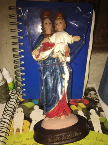 N.Sra. Auxiliadora 21cm,resina tradicional.Chama no zap *