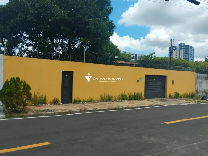 CASA A VENDA NO HORTO FLORESTAL