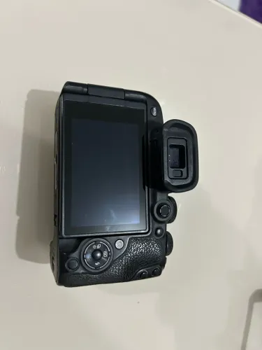 Câmera Canon R10