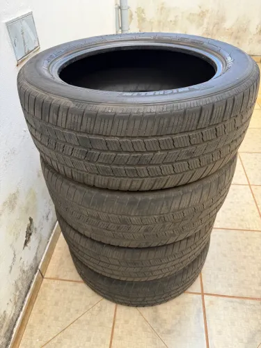 Pneus 235/55/20 