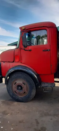 MB 1113 72 truck baú