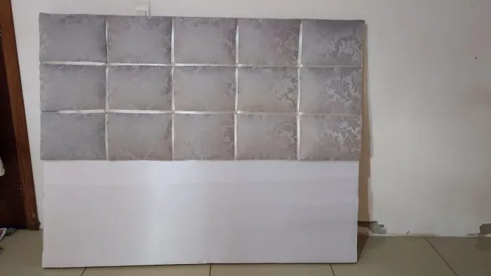 Cabeceira acolchoada para cama de casal