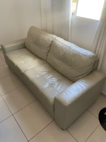 Sofá de Couro Bege