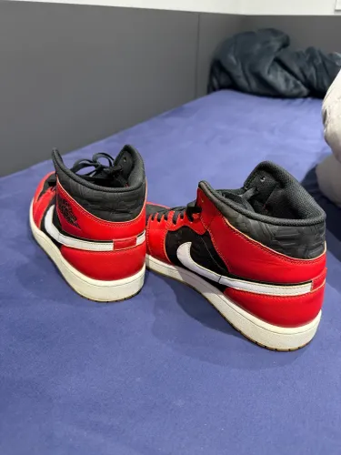Nike Air Jordan 1 Mid SE "Christmas