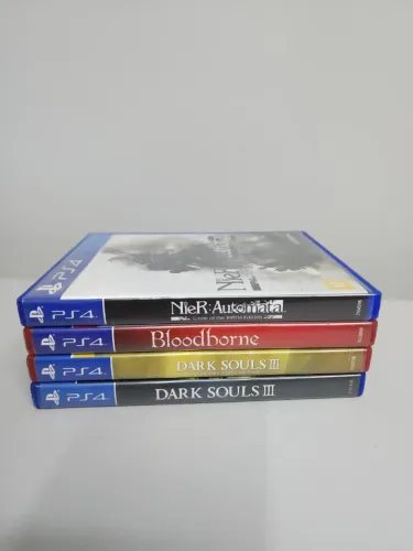 Lote 4 Jogos PS4 Soulslike - Dark Souls 3, Bloodborne e NieR Automata GOTY | Entrego
