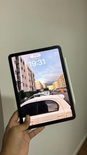 Vendo IPad Air 5th geração WI-FI 64gb com Apple Pencil
