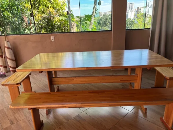 Mesa 2,15m 100% madeira com 4 bancos