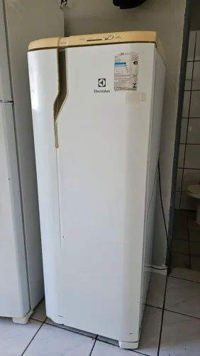 Vendo geladeira electrolux 500,00