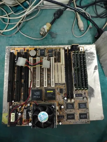 Kit placa PCChips M537 V5.2A VXPro+ + Pentium MMX 233MHz + 64MB RAM Socket 7 Retro PC