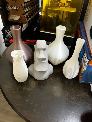 Kit Decoração Minimalista Impressão 3D - Vasos Modernos + Estátua Moai (5 Peças)