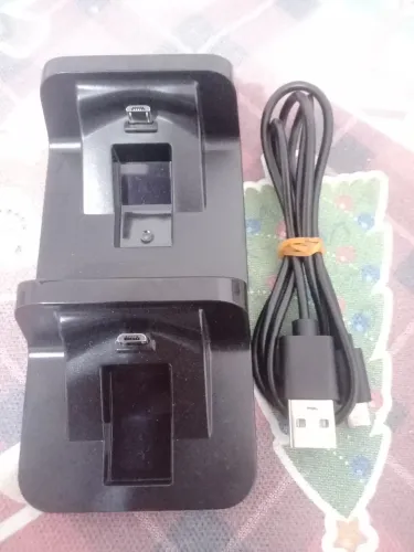 Base Carregadora Dobe para Controles de PS4