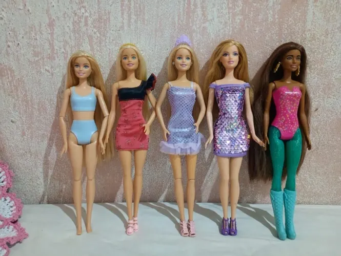 Lote de barbies lindas demais