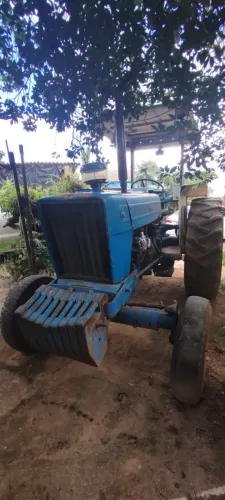 Trator Ford 6600 - Ano 1985, com grade de arado 10 discos. 