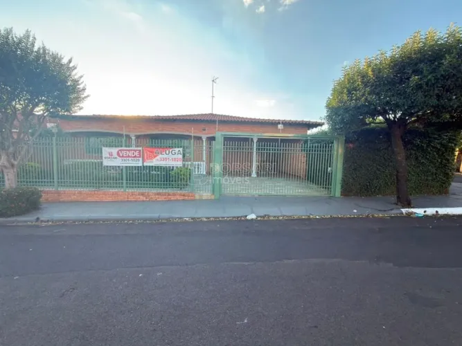 Venda de Casas / Padrão na cidade de Araraquara