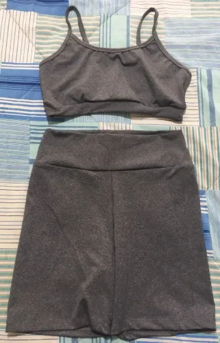 Conjunto de Bermuda e Top para Atividades Físicas Cinza - Tamanho G - NOVO