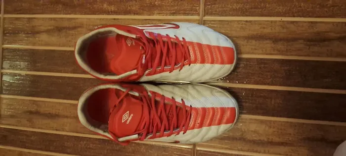 Chuteira Umbro modelo novo