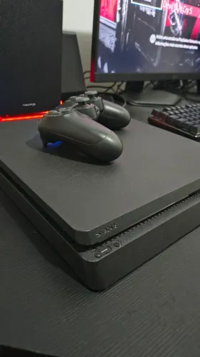 PS4 Slim 1TB + 4 Jogos