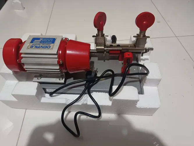 Maquina copiadora de chaves dovale
