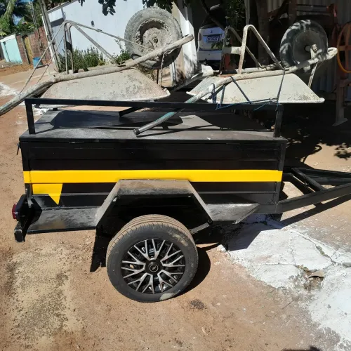Vendo  carretinha  baú  pra carro