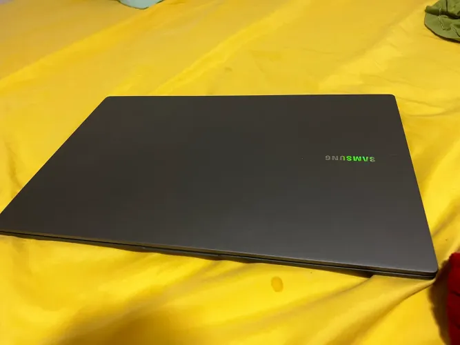Samsung Book 4 Intel i5 8gb RAM