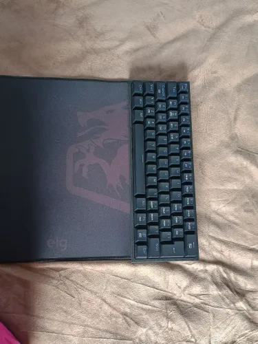 Teclado gamer mecânico Redragon + Mousepad