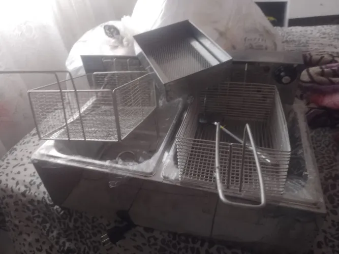 Fritadeira elétrica 7 litros nunca usada