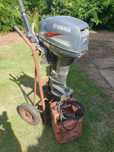 Barco de pesca com motor 15hp