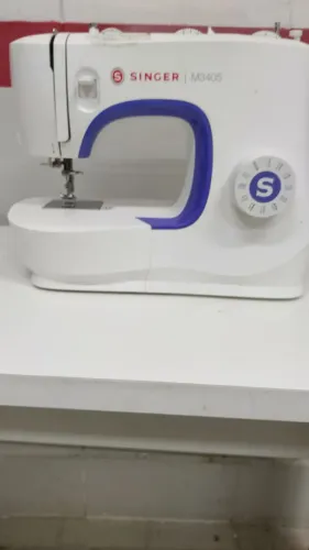 Máquina de Costura Singer