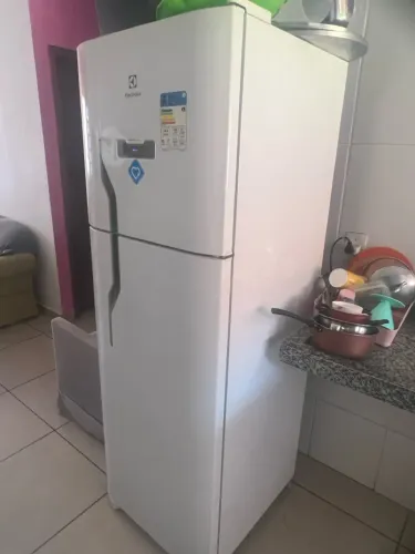Geladeira trocada gás e motor recente 