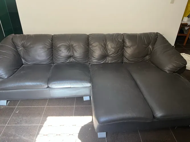 Sofá de Couro Legítimo