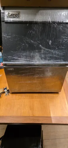 Maquina de gelo industrial Everest 25kg muito nova recem revisada e trocado ate válvula