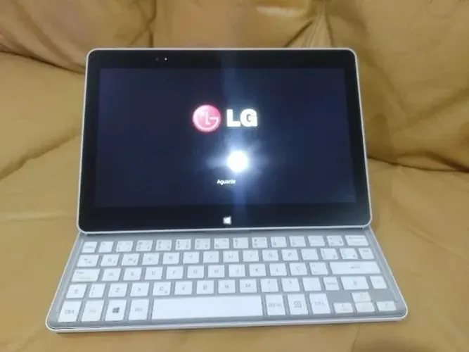 Notebook LG Slidepad (2 em 1, vira tablet), não inicia o sistema, tela azul, c/ defeito.