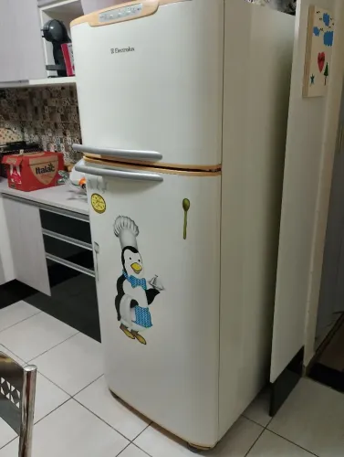 Vendo Geladeira Electrolux dff 40