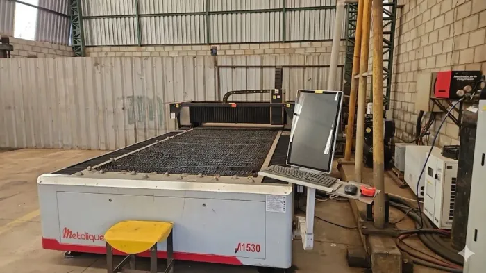 Máquina Corte Laser (METALIQUE) 1500X3000 (3000 Watts) com compressor 