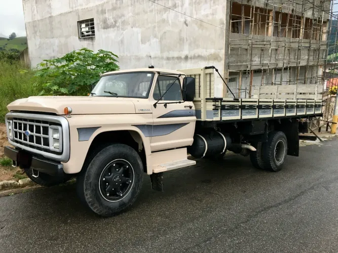 Ford F13000 ano 1986