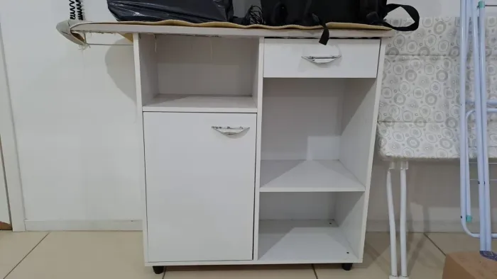 Vendo Mesa De passar roupas com balcão 