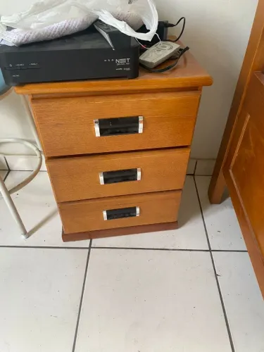 Criado Mudo ou Mesa de cabeçeira Madeira com 3 Gavetas